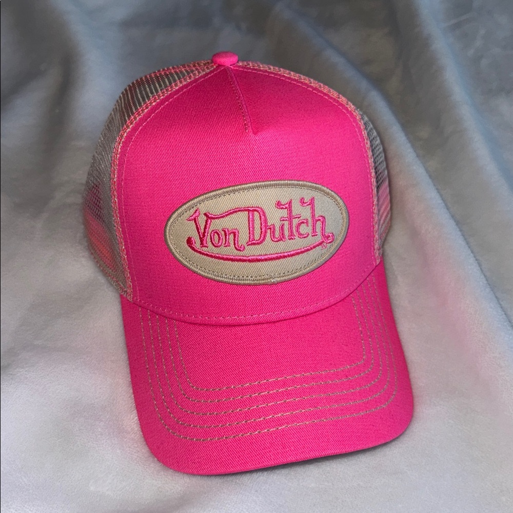 VON DUTCH VIBRANT PINK CLASSIC TRUCKER HAT - BRAND NEW & UNWORN 🩷
